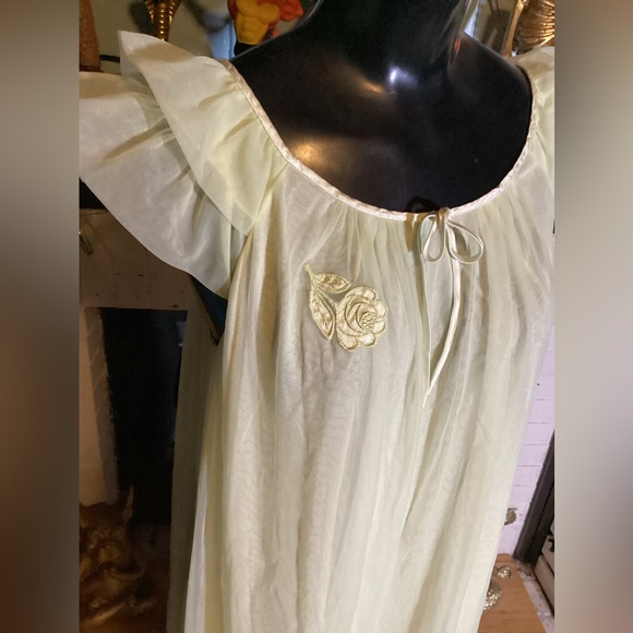 1960’s Green Ruffle Trim Rose Detail Nylon Lingerie Night Gown Small - Picture 6 of 11